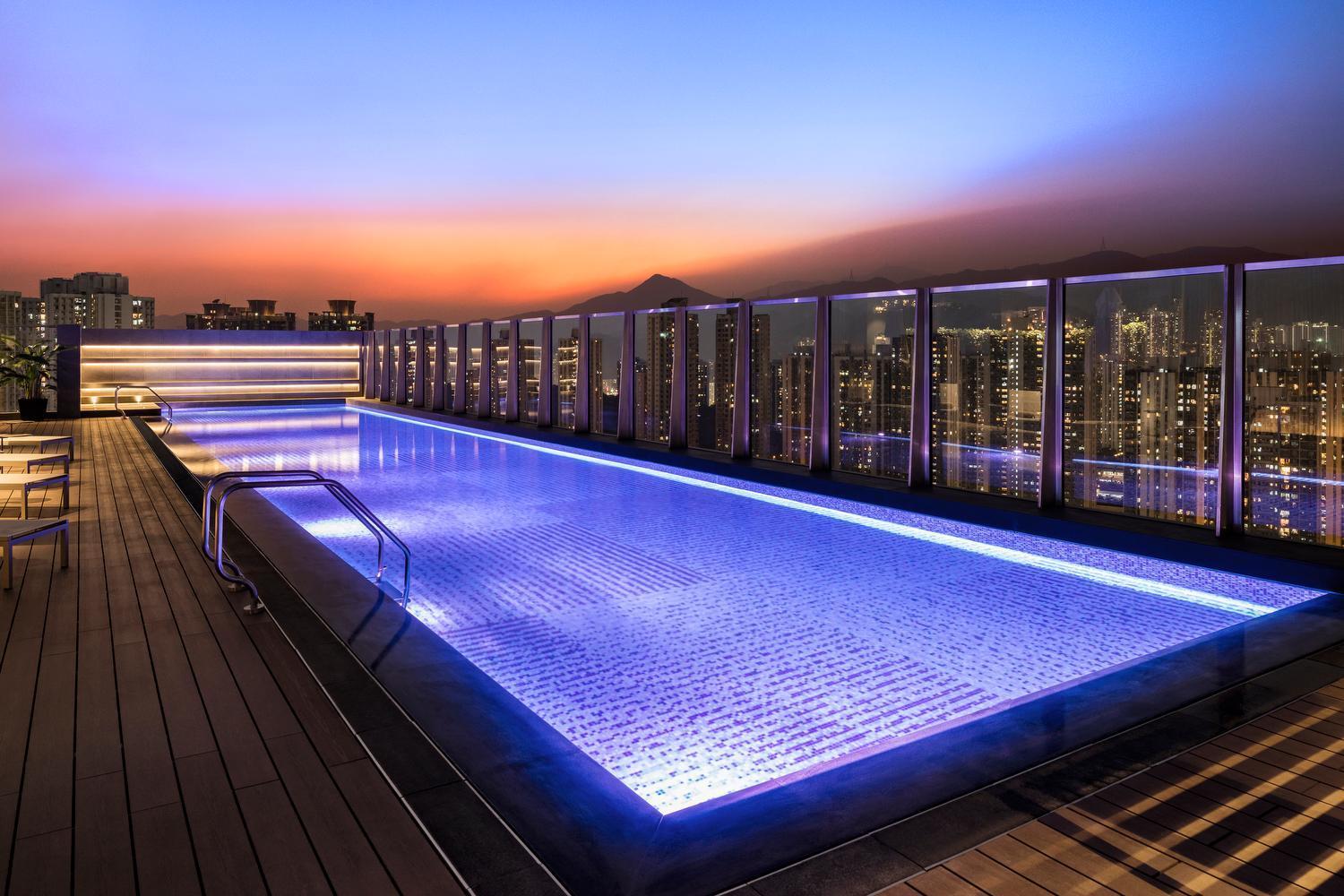 Alva Hotel By Royal Hong Kong Exterior foto Rooftop pool at The Mira Hong Kong